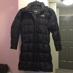 Black north face puffy jacket